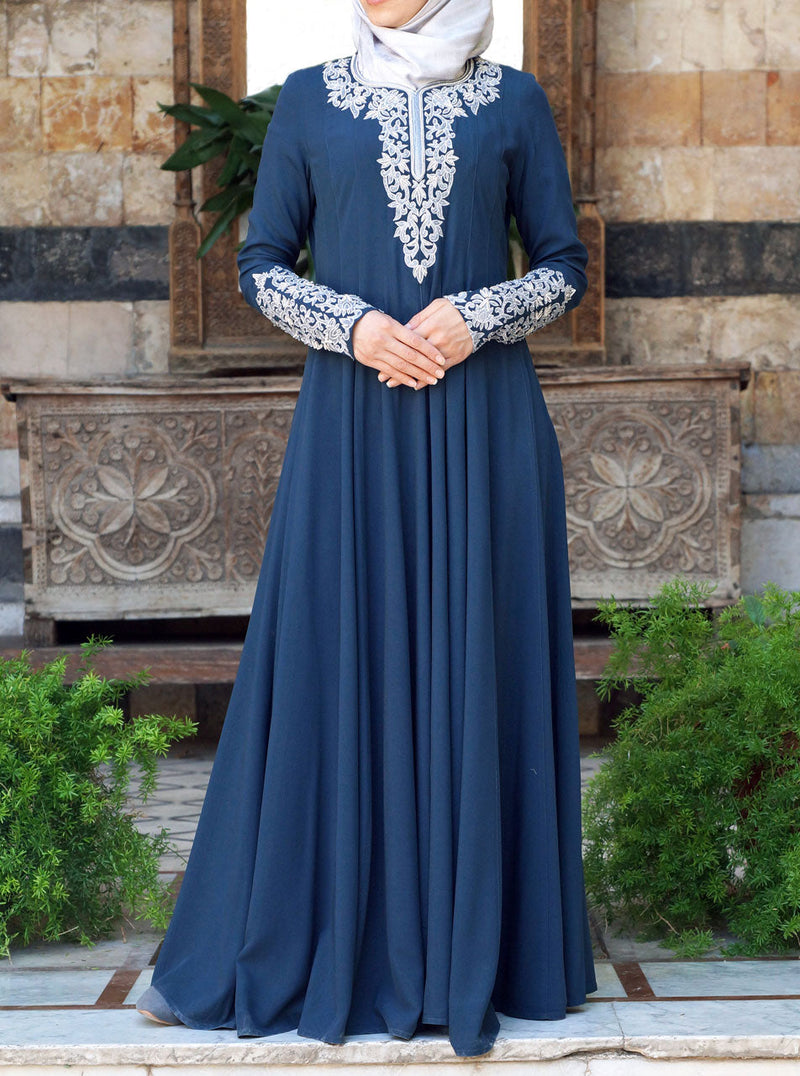 Zanubiyya Abaya Gown