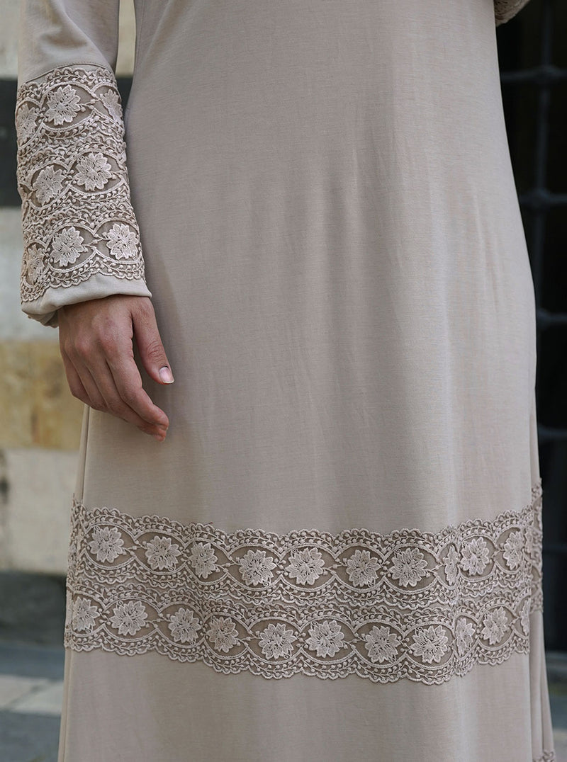 Lula Lace Trim Abaya